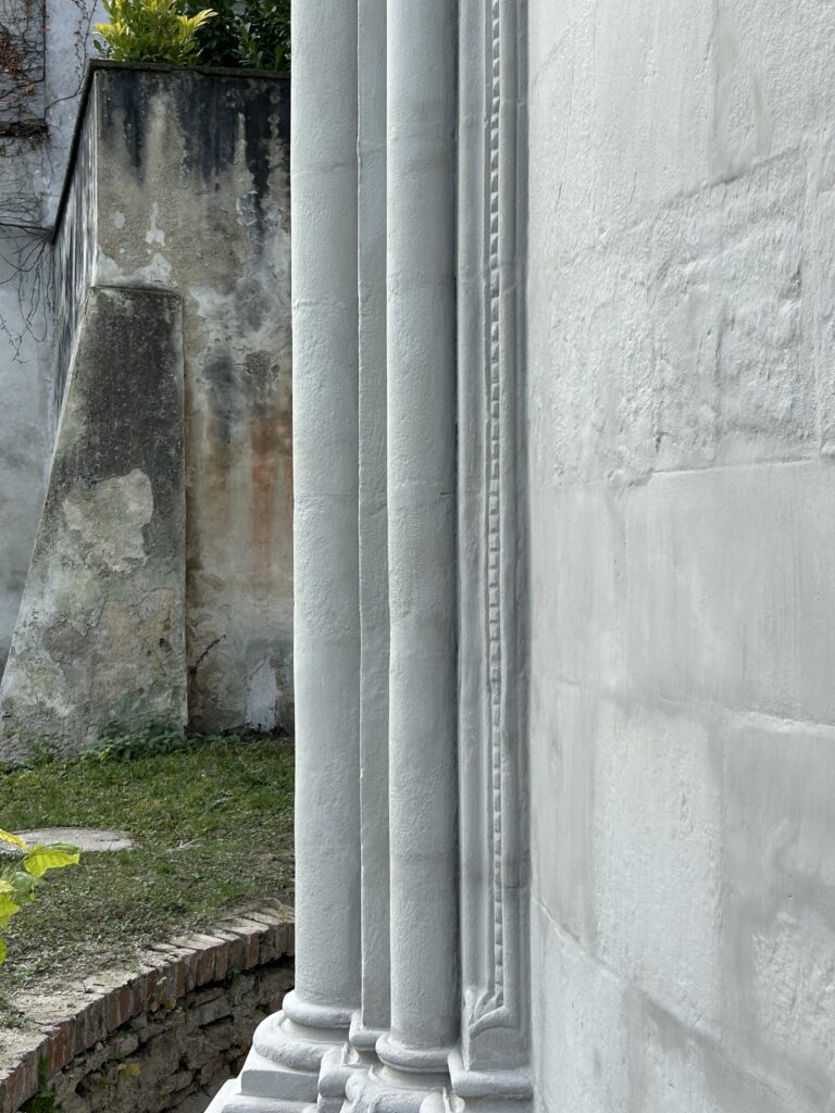 Post-restoration buttresses